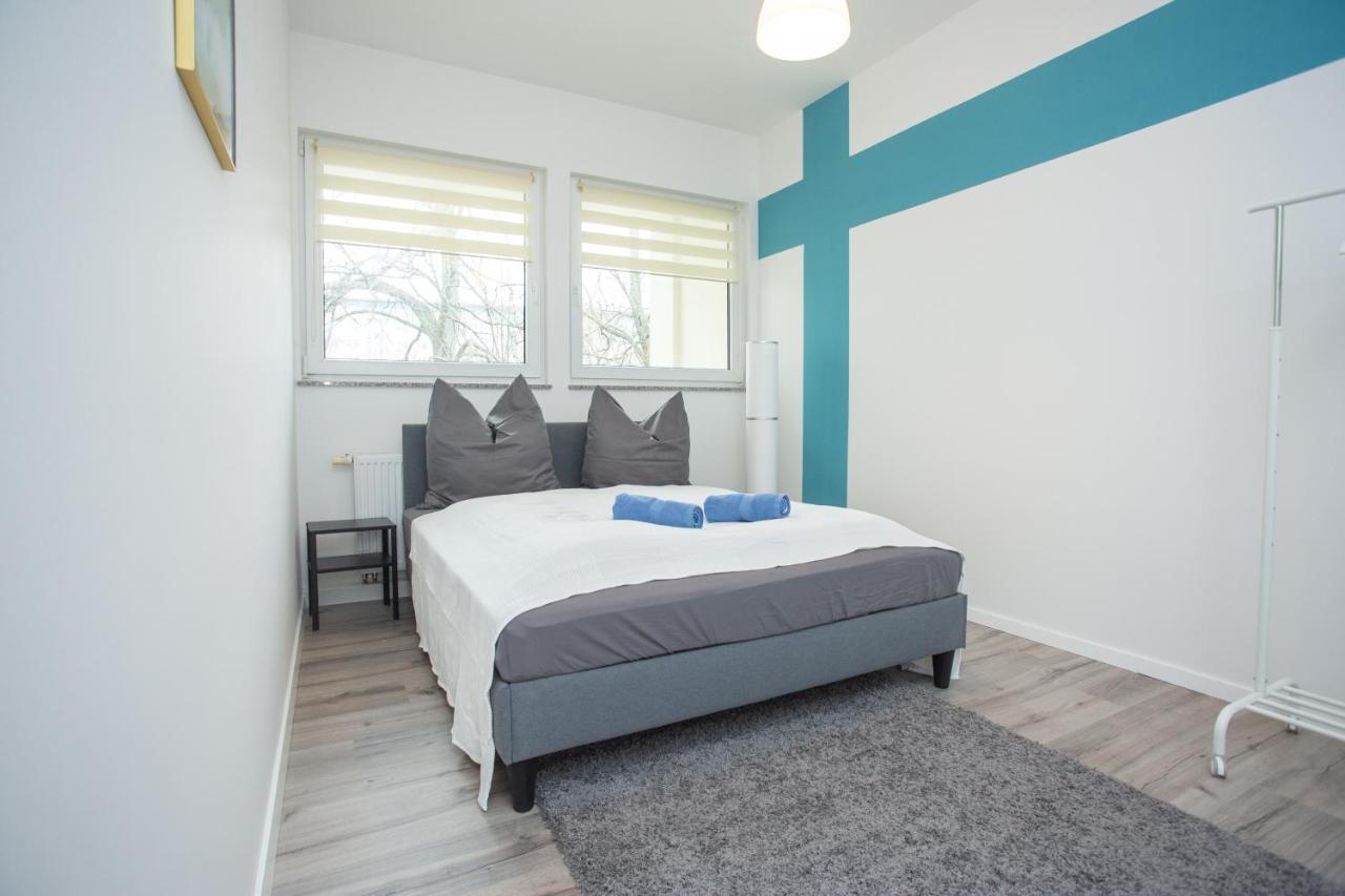 Fullhouse - - R11 - Marketplace Apartment *