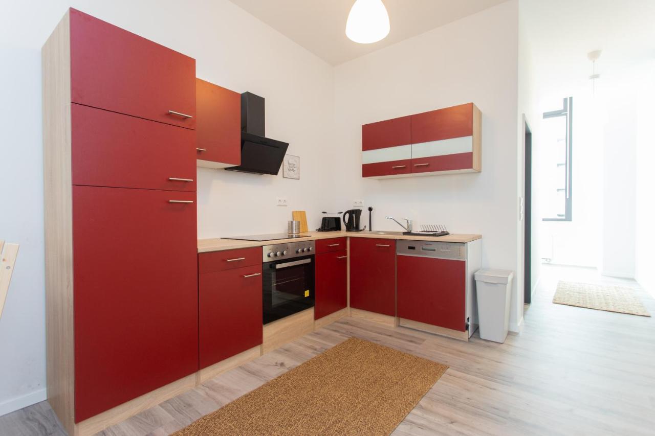 Fullhouse - - R11 - Marketplace Apartment