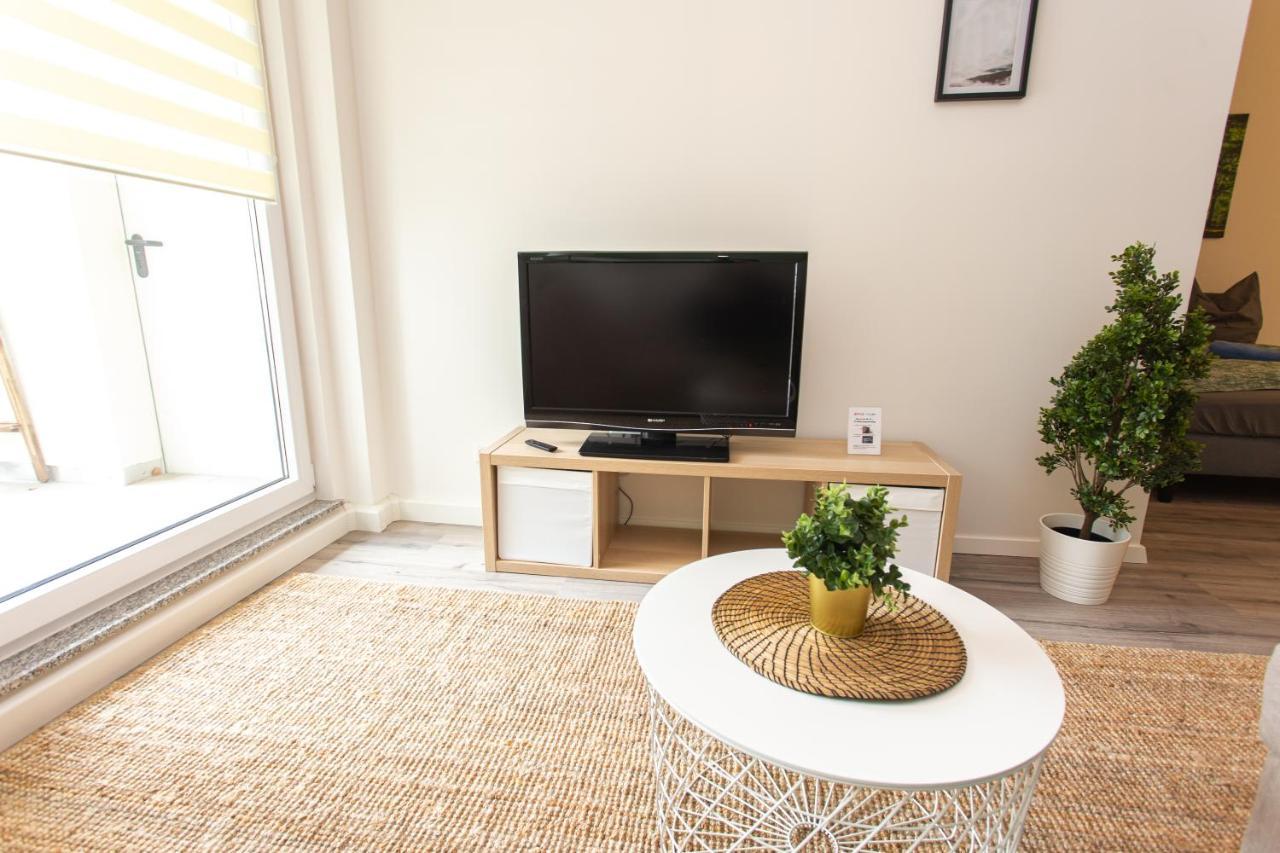 Fullhouse - - R11 - Marketplace Apartment *