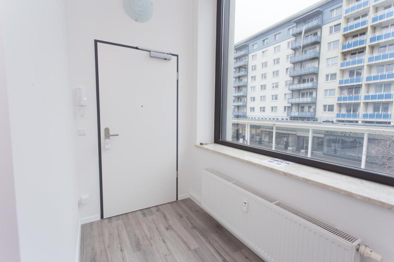 Fullhouse - - R11 - Marketplace Apartment